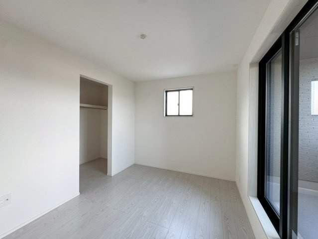 Adoble+ーアドブル＋小倉南区下貫3丁目4期　【小倉南区　新築戸建て】の洋室|バルコニーに出入り可能な2階6帖洋室♪　【小倉南区　新築戸建て】