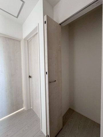 Adoble+ーアドブル＋小倉南区下貫3丁目4期　【小倉南区　新築戸建て】の収納|２階通路にも便利な収納スペース♪