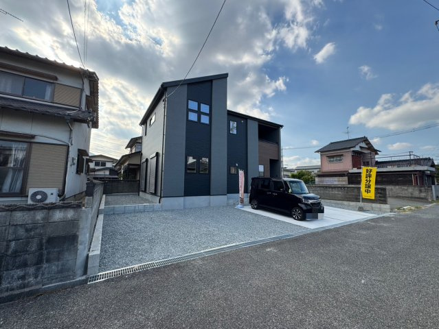 Adoble+ーアドブル＋小倉南区下貫3丁目4期　【小倉南区　新築戸建て】の外観|スタイリッシュでモダンなデザインが魅力♪【小倉南区　新築戸建て】