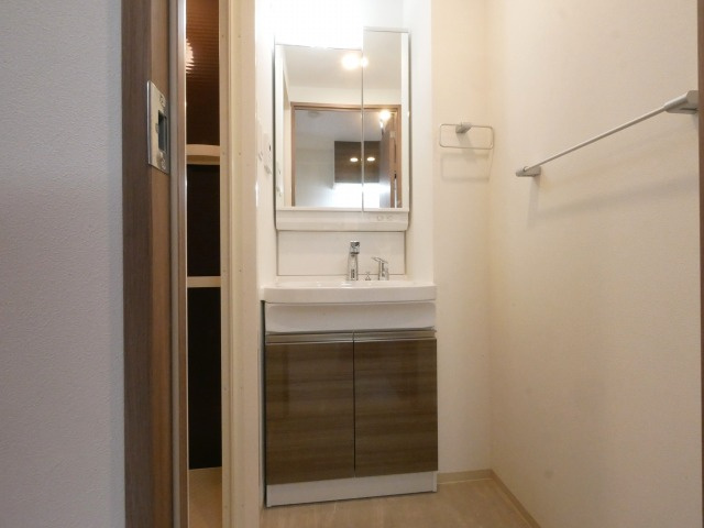 【独立洗面台】 | Alivis福島海老江(旧:フォーリアライズ福島ルノン)