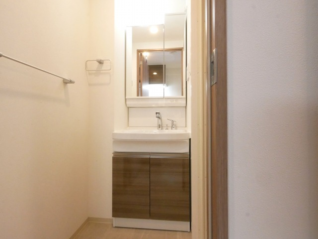 【独立洗面台】 | Alivis福島海老江(旧:フォーリアライズ福島ルノン)