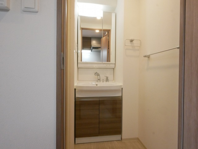 【独立洗面台】 | Alivis福島海老江(旧:フォーリアライズ福島ルノン)