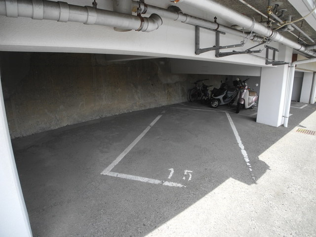 アーバンパレスの駐車場