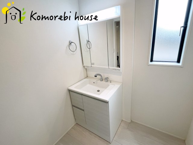 さいたま市見沼区深作　11期　新築一戸建て　グラファーレ　05の独立洗面台|独立洗面化粧台付き