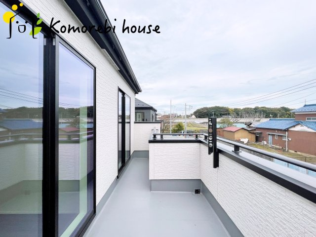 さいたま市見沼区深作　11期　新築一戸建て　グラファーレ　05のバルコニー|落ち着いた時間を過ごせるバルコニーです