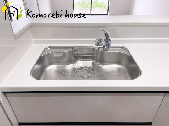 さいたま市見沼区深作　11期　新築一戸建て　グラファーレ　05のキッチン|コンパクトなキッチンで掃除もラクラク
