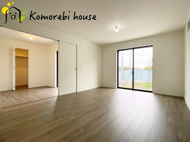 さいたま市見沼区深作　11期　新築一戸建て　グラファーレ　05の居間・リビング|ゆったり過ごせる居間です