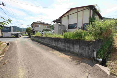 【外観】 | 越生町成瀬　売倉庫 | 東側道路から撮影