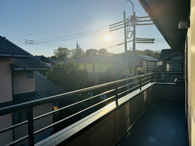 八王子市　元八王子町　中古戸建て（5LDK）のバルコニー|～2部屋から出入り可能なバルコニーです～