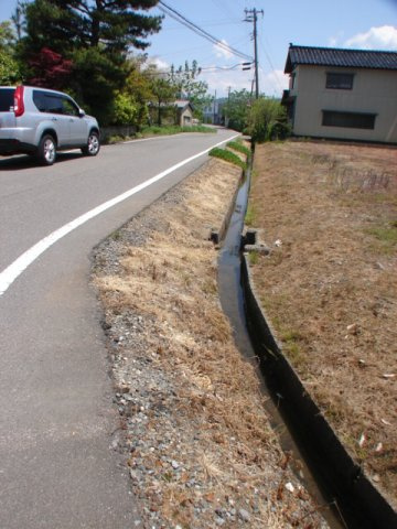 藤井土地の周辺|北側側溝