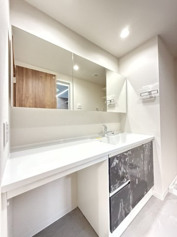 グランシティレイディアントアクアヴィータの洋室