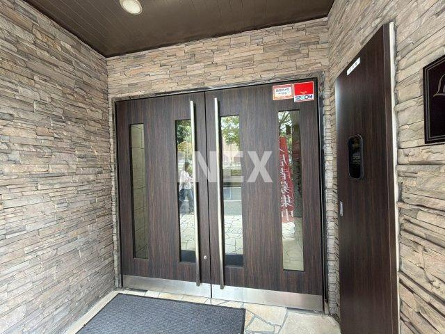 横浜市中区蓬莱町３丁目の賃貸マンションのエントランス