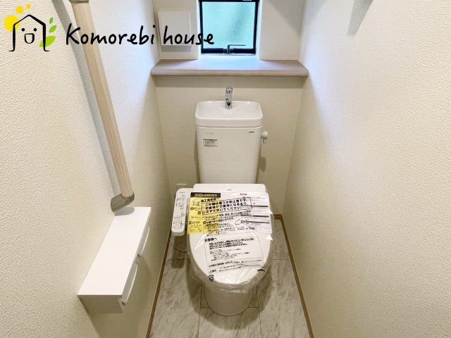 さいたま市北区吉野町2丁目192番11　新築一戸建て　Bのトイレ|落ち着いたトイレです