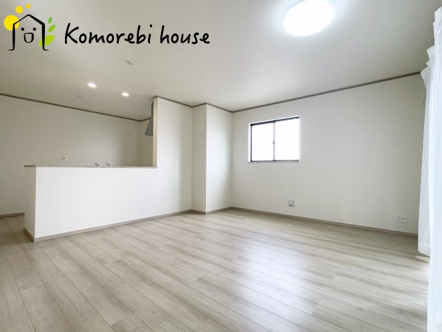 さいたま市北区吉野町2丁目192番11　新築一戸建て　Bの居間・リビング|ゆったりとしたリビングです