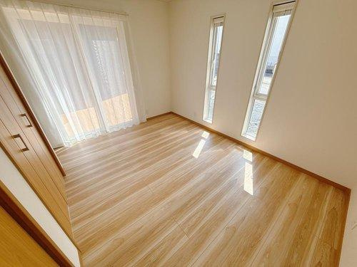 宇都宮市富士見町のその他|〇1階　6.5帖　洋室〇
陽当りもよく開放感のある空間です（＾＾）
2025年4月撮影