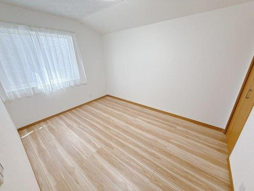 宇都宮市富士見町のその他|〇2階　6帖　洋室〇
お子様の勉強部屋としてもご使用いただけます♪
2025年4月撮影