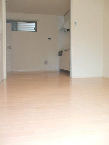 パーシモン幡ヶ谷の寝室|スライド式の扉で明るさと使い易さを兼ね備えてます