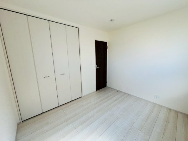 第1の洋室|〇洋室　5.25帖〇
各居室に収納付きで住みやすさにこだわっています！
2025年10月撮影