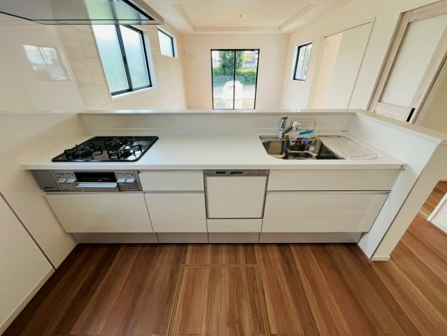 2期のキッチン|〇キッチン〇
お料理をしながら、後片付けをしながら会話がはずむ対面キッチン。リビングが見渡せるので小さいお子様がいても安心です。
※2025年10月撮影