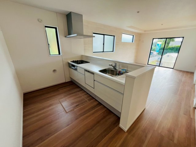 2期のキッチン|〇キッチン〇
自然光で明るい対面キッチン♪広々しているので、ご夫婦で会話を楽しみながらお料理をすることができます。
※2025年10月撮影