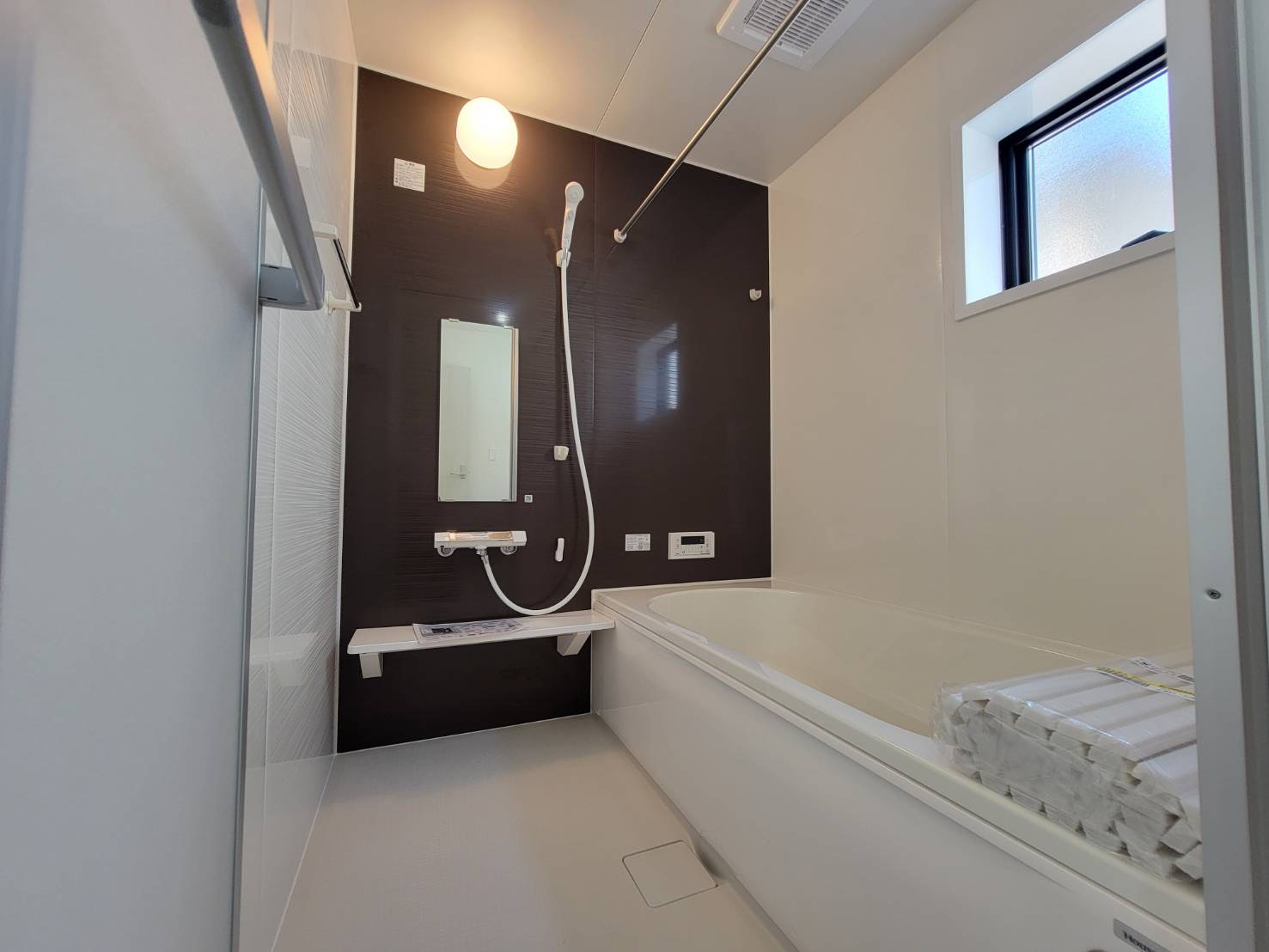 第5の浴室|〇２号棟　浴室〇
浴室乾燥機付き！1坪タイプなのでゆったり入って疲れを癒すことができます♪
2025年8月撮影