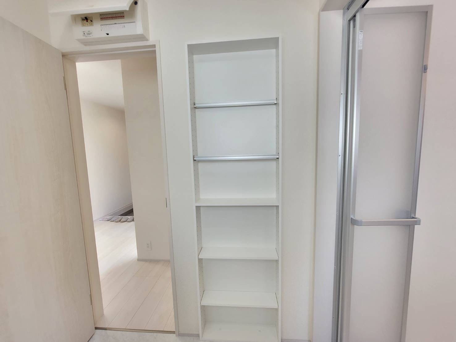 第5の洗面所|〇２号棟　洗面所〇
洗面所には可動棚を設置しました。タオルや着替えを置いておくことができます♪
2025年8月撮影