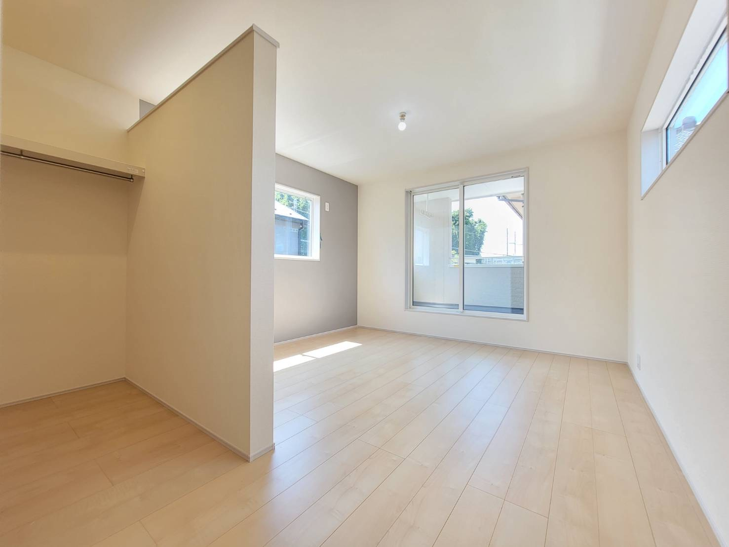 第5の洋室|〇１号棟　洋室　8.5帖〇
バルコニーに面した洋室は日当たり良好です！
2025年8月撮影