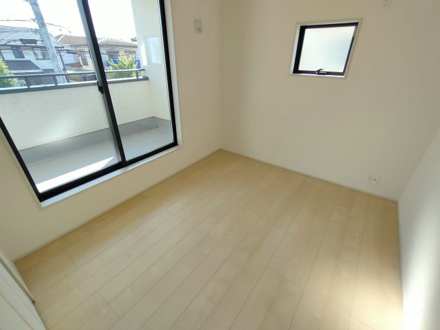 【Livele Garden】　下都賀郡野木町南赤塚　全1邸の洋室|〇洋室　5.34帖〇
バルコニーに面した洋室は日当たり良好です！
2025年9月撮影