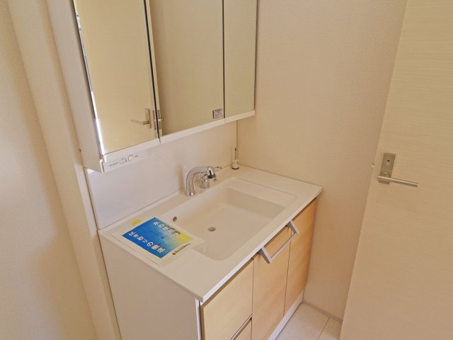 【独立洗面台】 | 三島市谷田 新築建売分譲住宅 土地＋建物 TW05786 | 三島市谷田2号棟　洗面化粧台 ※令和7年11月21日撮影写真