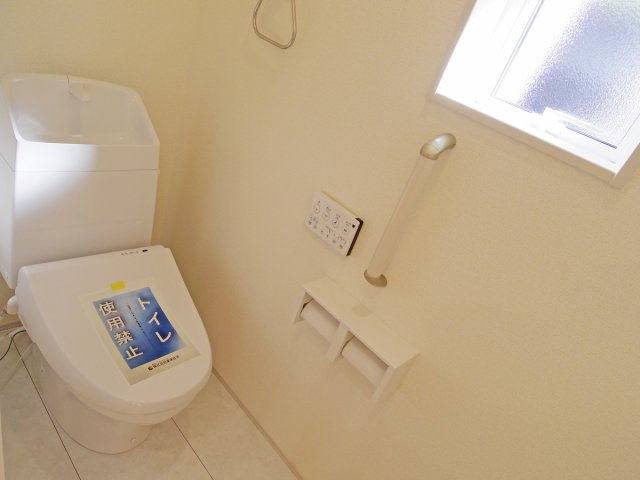 【トイレ】 | 三島市谷田 新築建売分譲住宅 土地＋建物 TW05786 | 三島市谷田2号棟　1Fトイレ ※令和7年11月21日撮影写真