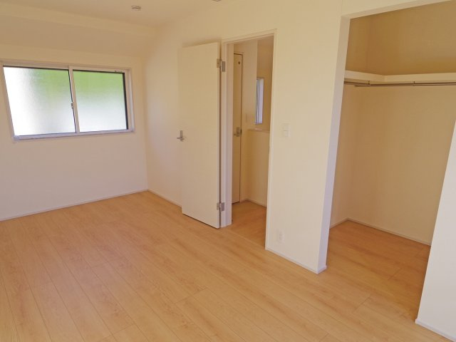 【洋室】 | 三島市谷田 新築建売分譲住宅 土地＋建物 TW05786 | 三島市谷田2号棟　洋室8.25帖 ※令和7年11月21日撮影写真