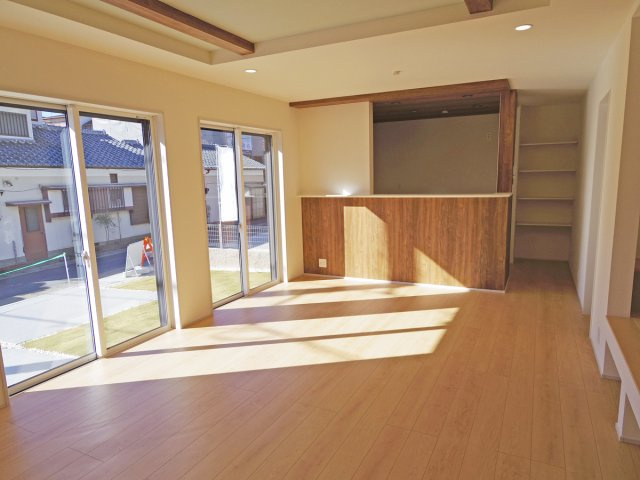 【居間・リビング】 | 三島市谷田 新築建売分譲住宅 土地＋建物 TW05786 | 三島市谷田2号棟　リビング ※令和7年11月21日撮影写真