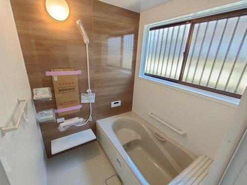 下都賀郡野木町大字丸林リフォーム物件　の浴室|〇浴室〇
嬉しいリフォーム済みの浴室♪エコベンチ付きの浴槽で半身浴も楽しめます（＾＾）
2025年4月撮影