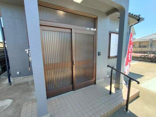 下都賀郡野木町大字丸林リフォーム物件　の玄関|〇玄関〇
安全な手すりつき♪
2025年4月撮影