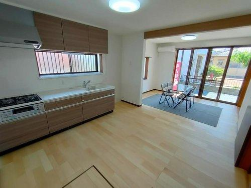 下都賀郡野木町大字丸林リフォーム物件　の居間・リビング|〇リビング〇
窓から明るい日差しが差し込みます♪
2025年4月撮影