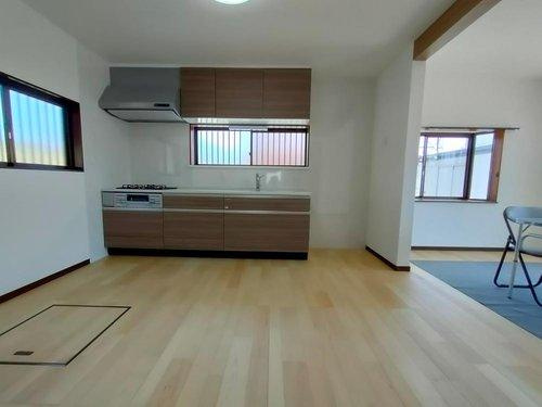 下都賀郡野木町大字丸林リフォーム物件　のキッチン|〇キッチン〇
自然光で明るい対面キッチン♪広々しているので、ご家族で会話を楽しみながらお料理をすることができます（＾＾）
2025年4月撮影