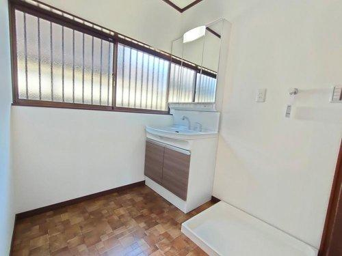 下都賀郡野木町大字丸林リフォーム物件　の洗面所|〇洗面所〇
リフォーム済みのきれいな洗面台☆気持ちよく朝の身支度ができます！
2025年4月撮影