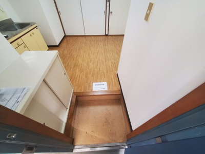 【玄関】 | ランドフォレスト岩槻 | 収納もある玄関です