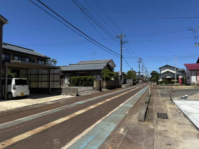 阿賀野市緑町　新築戸建の前面道路含む現地写真