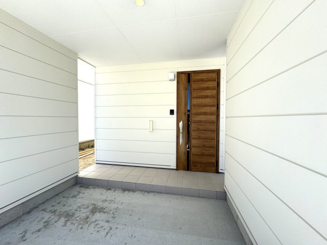 阿賀野市緑町　新築戸建の玄関