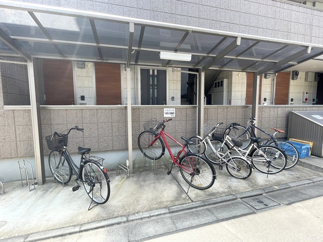 バーガンディハウスのその他共用部分|★屋根付き駐輪スペース★