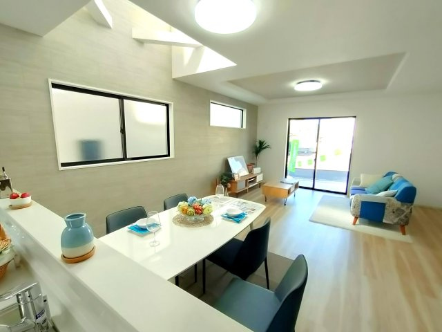 10期のキッチン|○１号棟　キッチン○
開放感のある対面式キッチン。お料理しながら家族の顔が見られる安心感。キッチンとダイニングが近く食事の用意や片づけが楽々♪
※2025年10月撮影