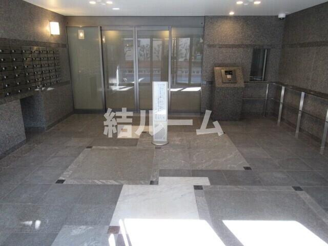 板橋区高島平５丁目の賃貸マンションのエントランス