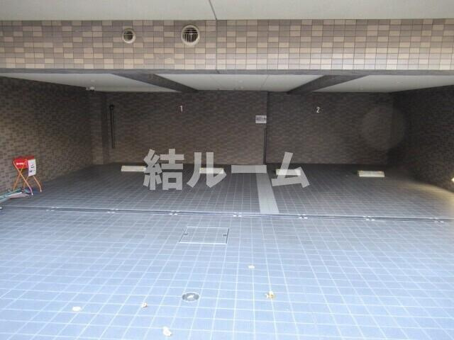 板橋区高島平５丁目の賃貸マンションの駐車場