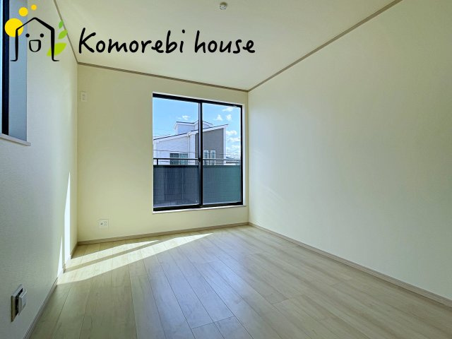 さいたま市北区吉野町2丁目192番11　新築一戸建て　Cの寝室|一日の疲れをゆっくり癒せる主寝室は、ベッドを置いてもゆとりある広さが魅力。収納完備で衣類もスッキリ収まり、静かで落ち着いた空間が快適な眠りをサポートします。