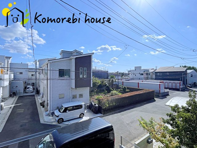 さいたま市北区吉野町2丁目192番11　新築一戸建て　Cの展望|高い建物に囲まれないため、バルコニーからの眺望は開放的。朝日や夕焼けの美しさを日々感じられる、心が落ち着く景色が広がります。