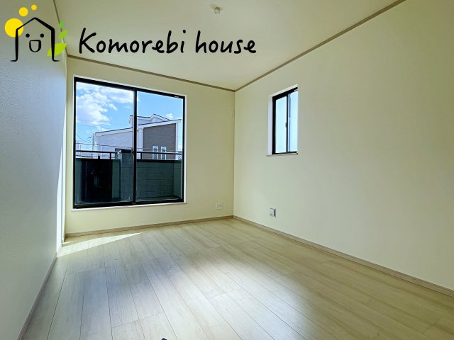 さいたま市北区吉野町2丁目192番11　新築一戸建て　Cの洋室|明るい光が差し込む洋室は、寝室・子ども部屋・ワークスペースなど多用途に使える自由度の高い空間。家具の配置もしやすく、暮らしに合わせて柔軟に活用できます。