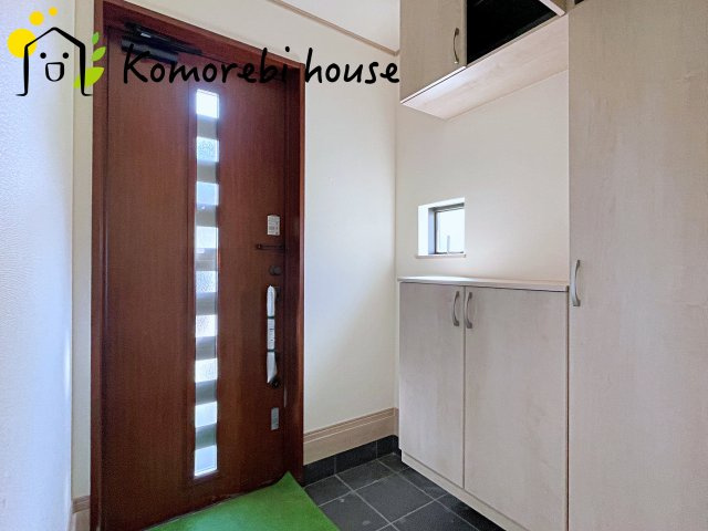 さいたま市北区吉野町2丁目192番11　新築一戸建て　Cの玄関|玄関から快適な生活が始まる。収納・導線・使い勝手に配慮された、家族に優しい設計です。