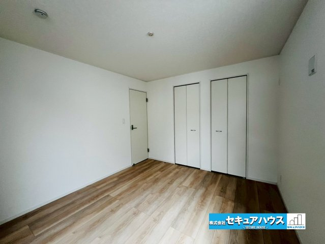 【今からご案内可能】東海市富貴ノ台 全6棟の洋室|【洋室】
◆お子様のお部屋や主寝室、来客時の宿泊室、趣味のお部屋としてもご利用いただけます♪