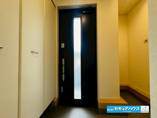 【今からご案内可能】東海市富貴ノ台 全6棟の玄関|【玄関】
◆お家に出会う人々を迎える玄関だからこそ、広々清潔感あふれる空間にしたいものです。採光・通風にも配慮された設計で毎日明るい空間をキープします♪